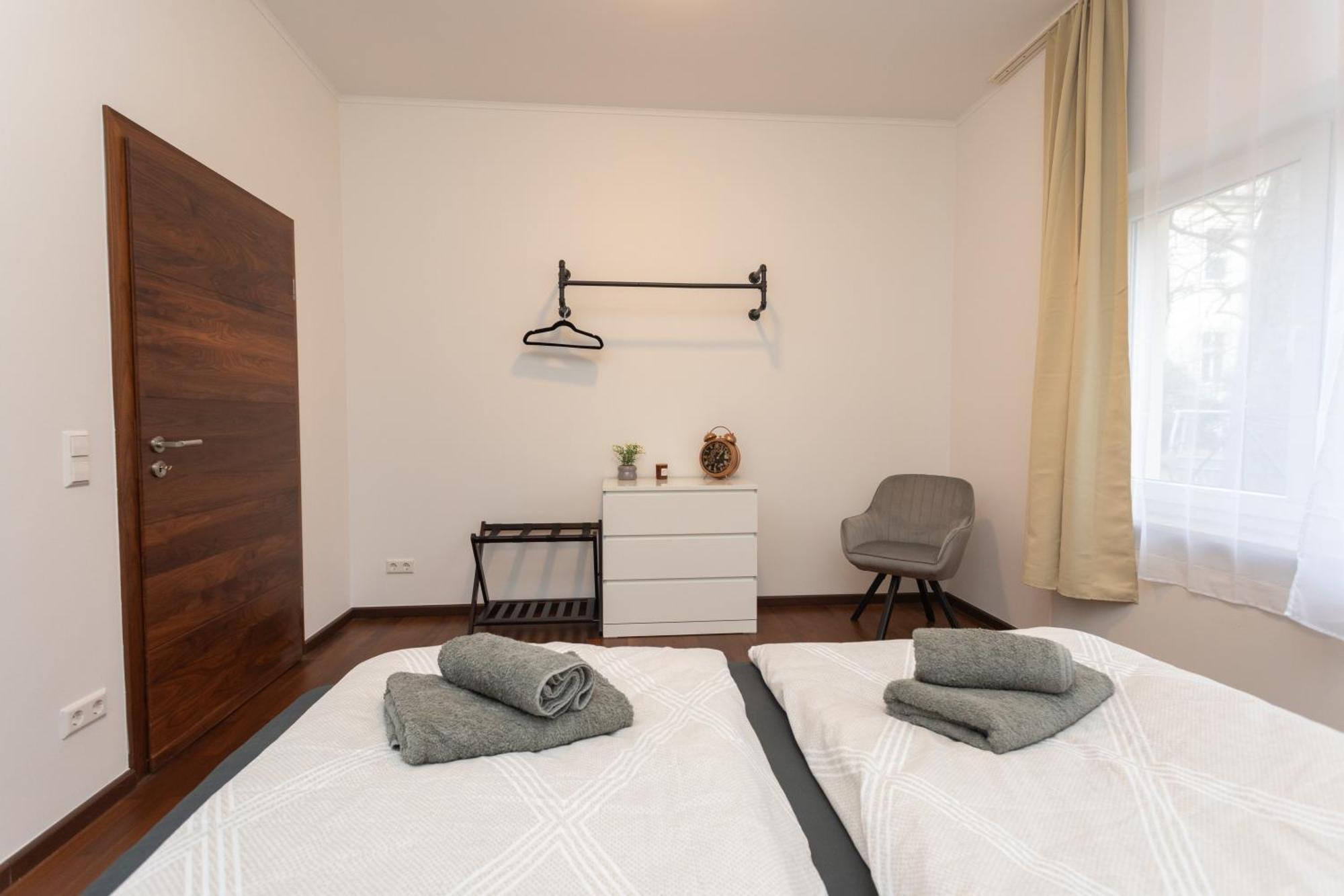 Stadthaus Mit 2 Schlafzimmern & Wohnzimmer Mit Kamin - Kostenloser Privat-Parkplatz Auf Dem Grundstueck Leipzig Exterior foto