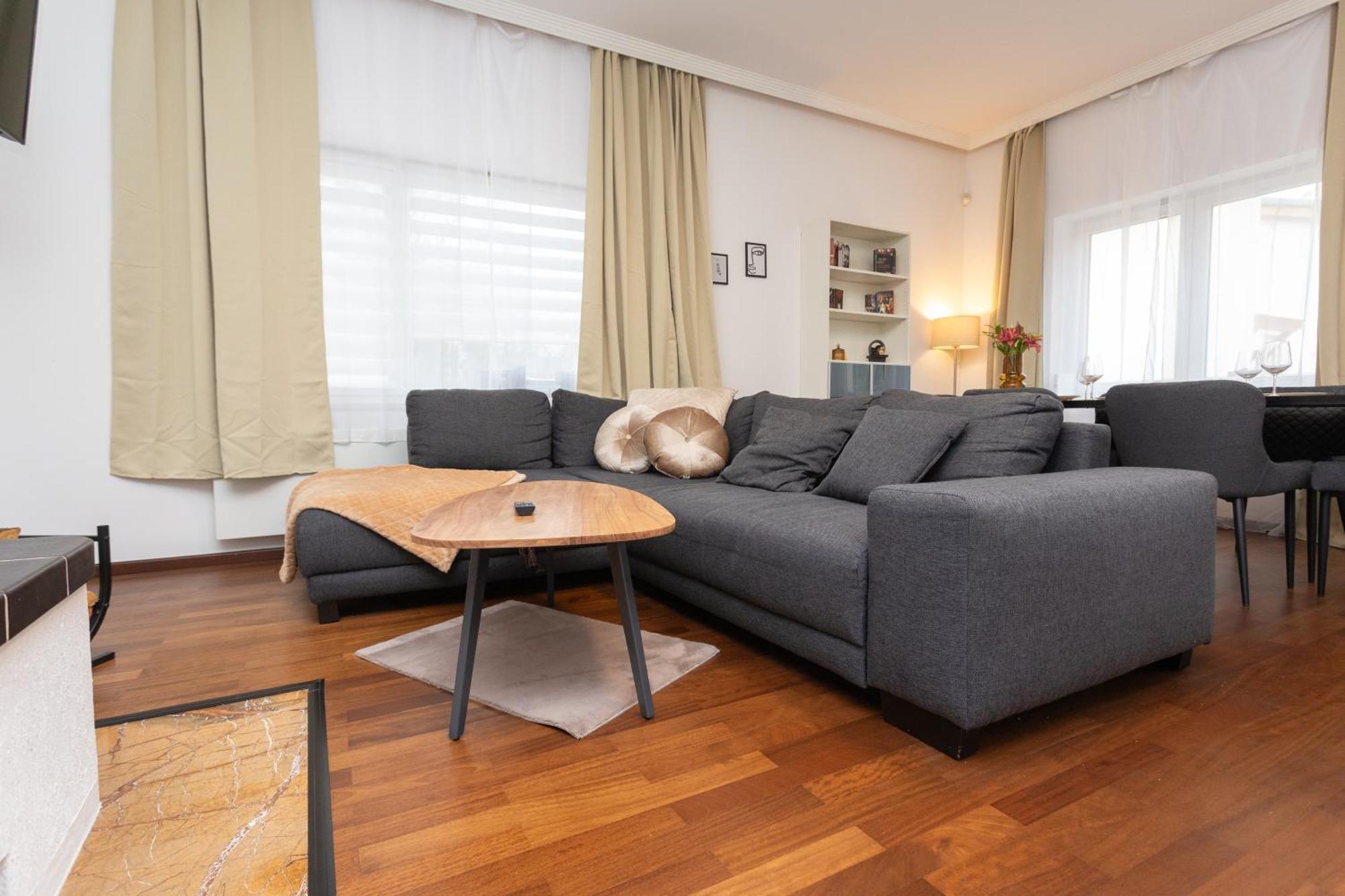 Stadthaus Mit 2 Schlafzimmern & Wohnzimmer Mit Kamin - Kostenloser Privat-Parkplatz Auf Dem Grundstueck Leipzig Exterior foto