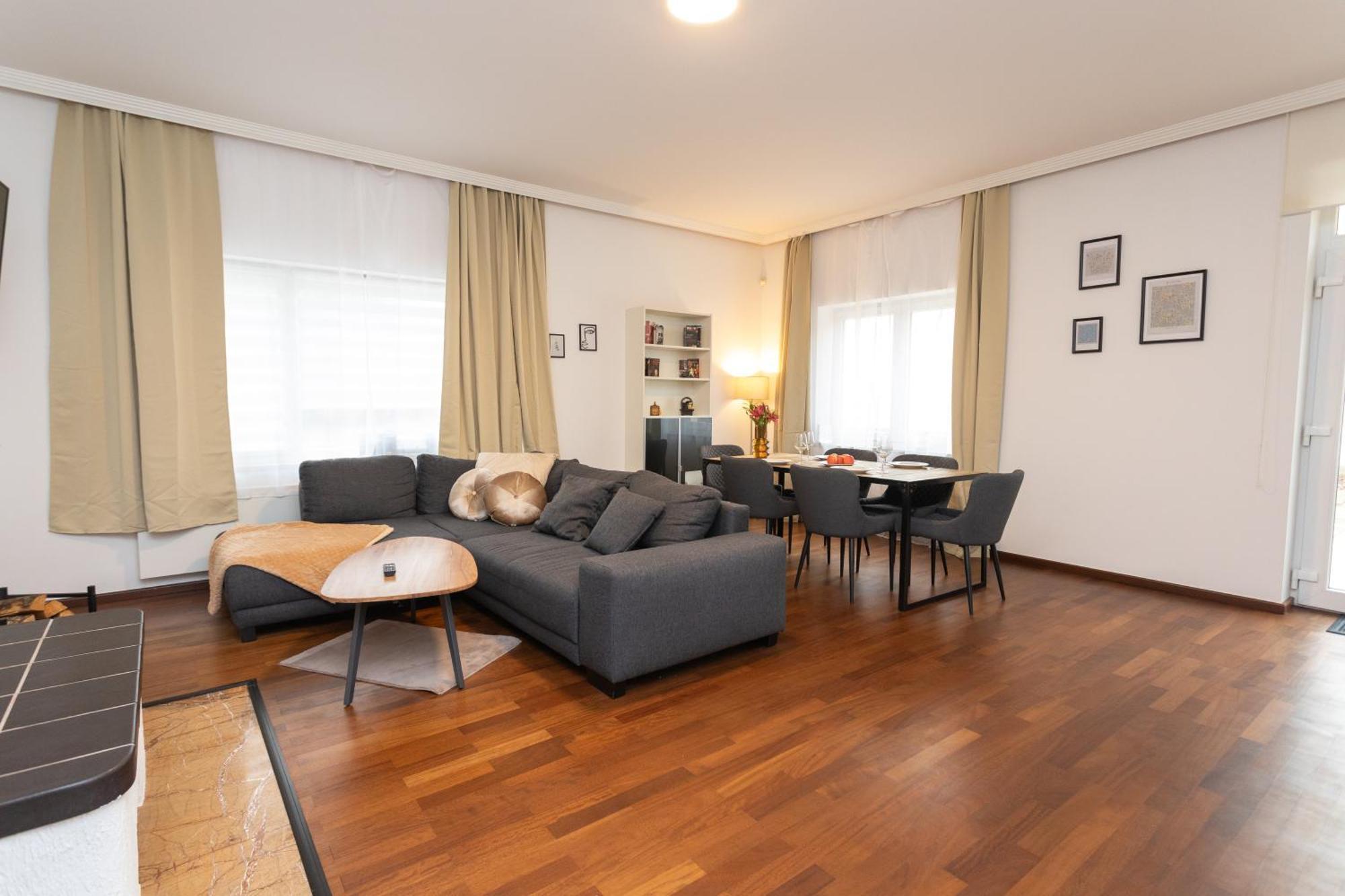 Stadthaus Mit 2 Schlafzimmern & Wohnzimmer Mit Kamin - Kostenloser Privat-Parkplatz Auf Dem Grundstueck Leipzig Exterior foto